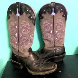 Nice and comfy western boots I love these🧡🧡